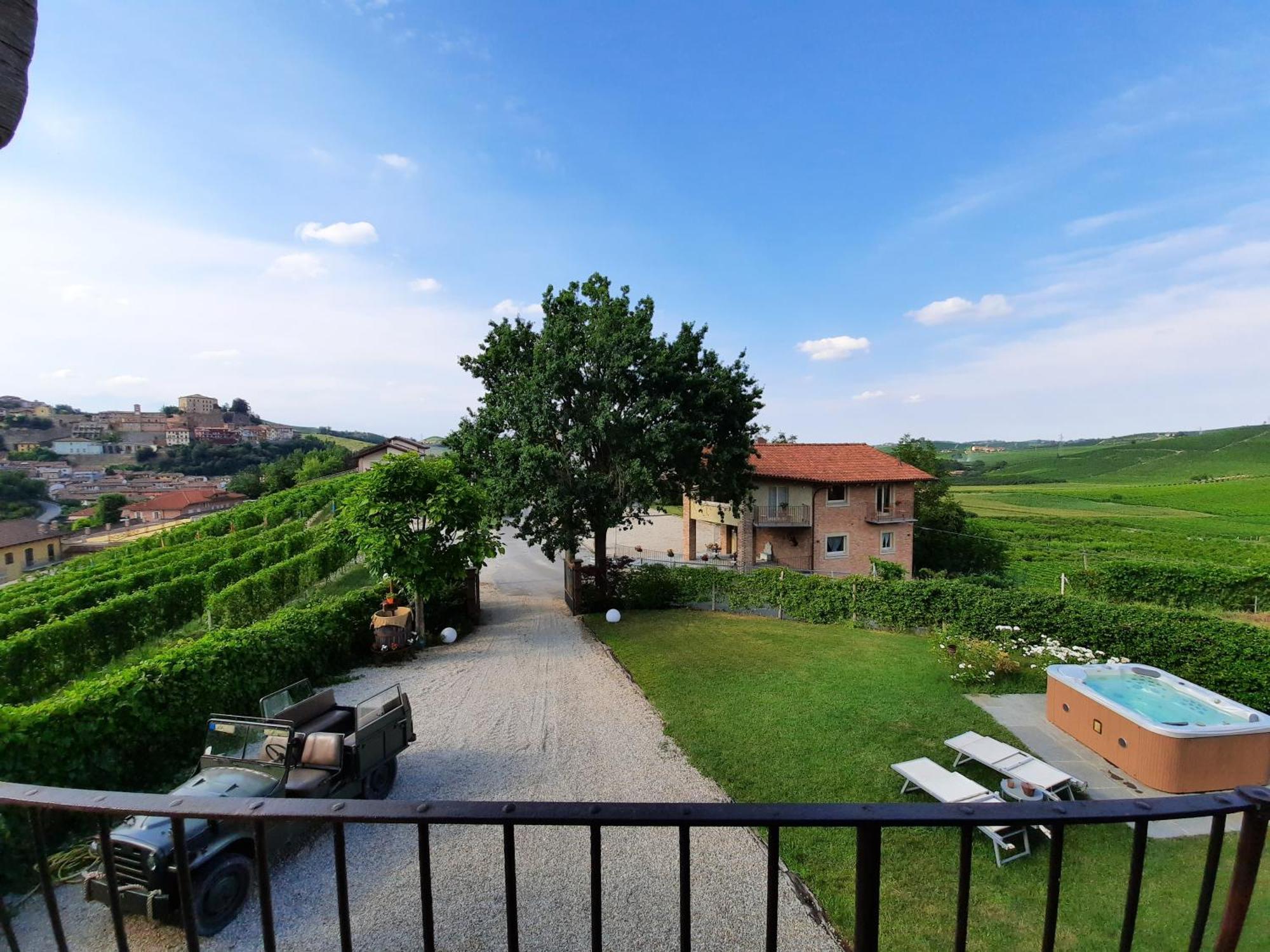 Villa Laura Castellinaldo Pokoj fotografie