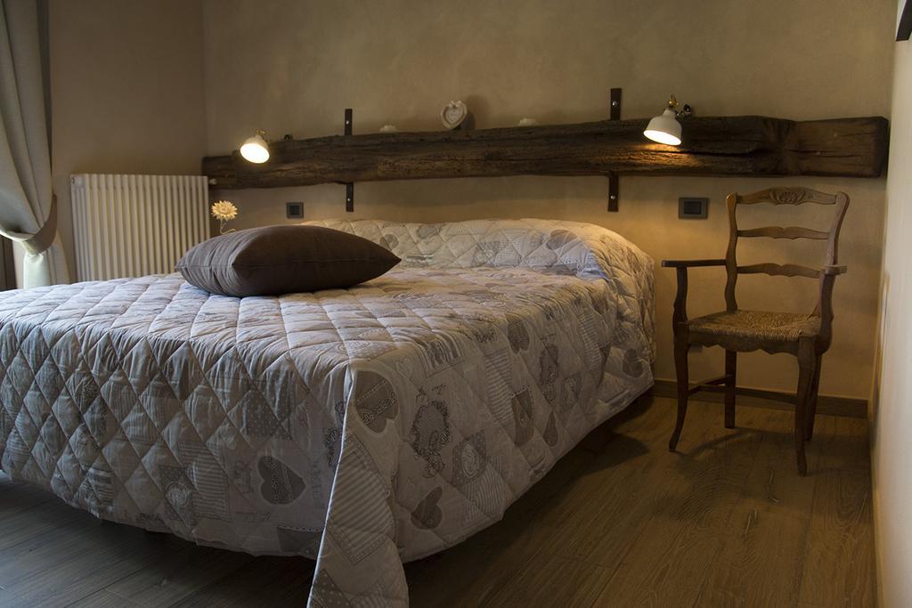 Villa Laura Castellinaldo Pokoj fotografie