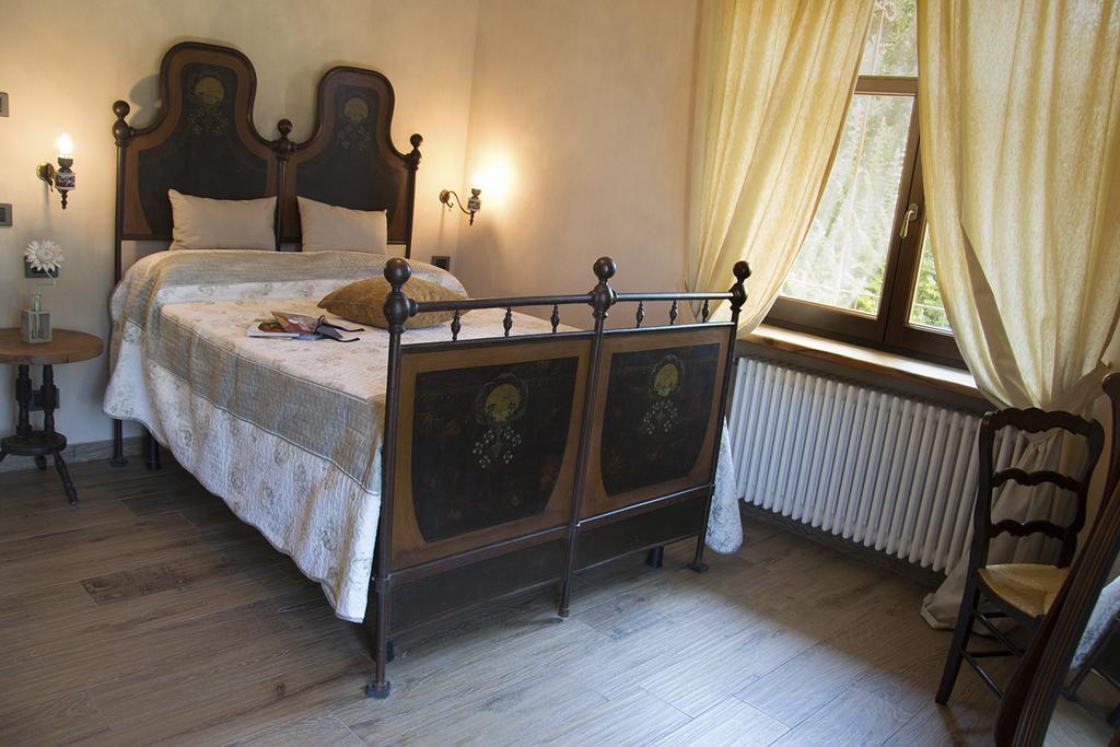 Villa Laura Castellinaldo Pokoj fotografie